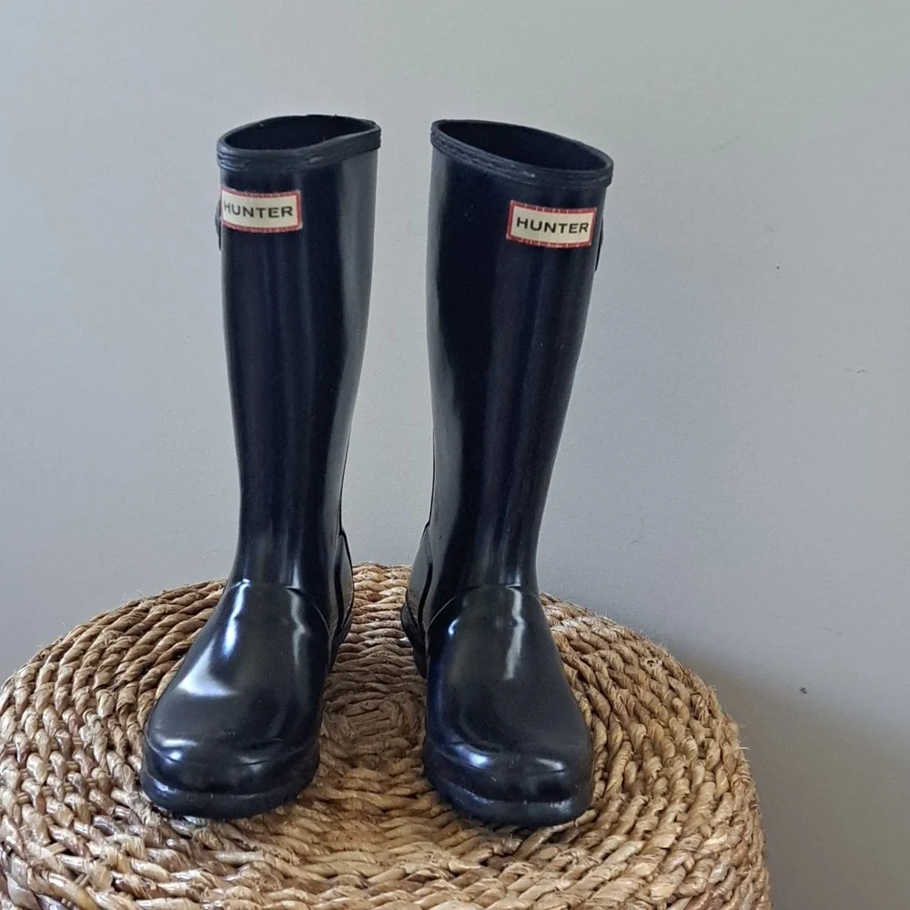 Hunter Youth Original Tall Black Rubber Wellingston Tall Rain Boots Size B2/G3‎
